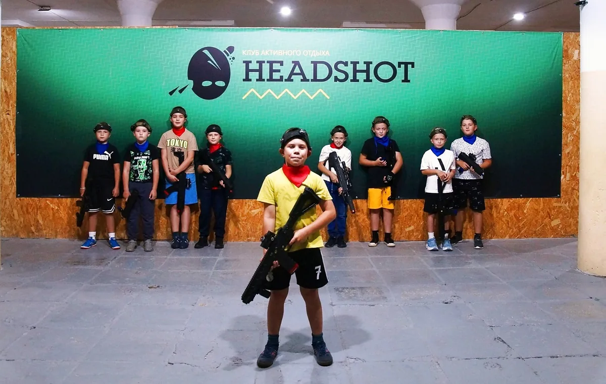 Класс под вывеской HEADSHOT